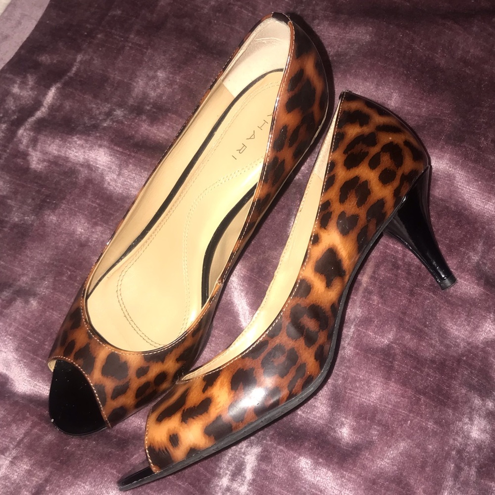 Tahari Cheetah Pumps
